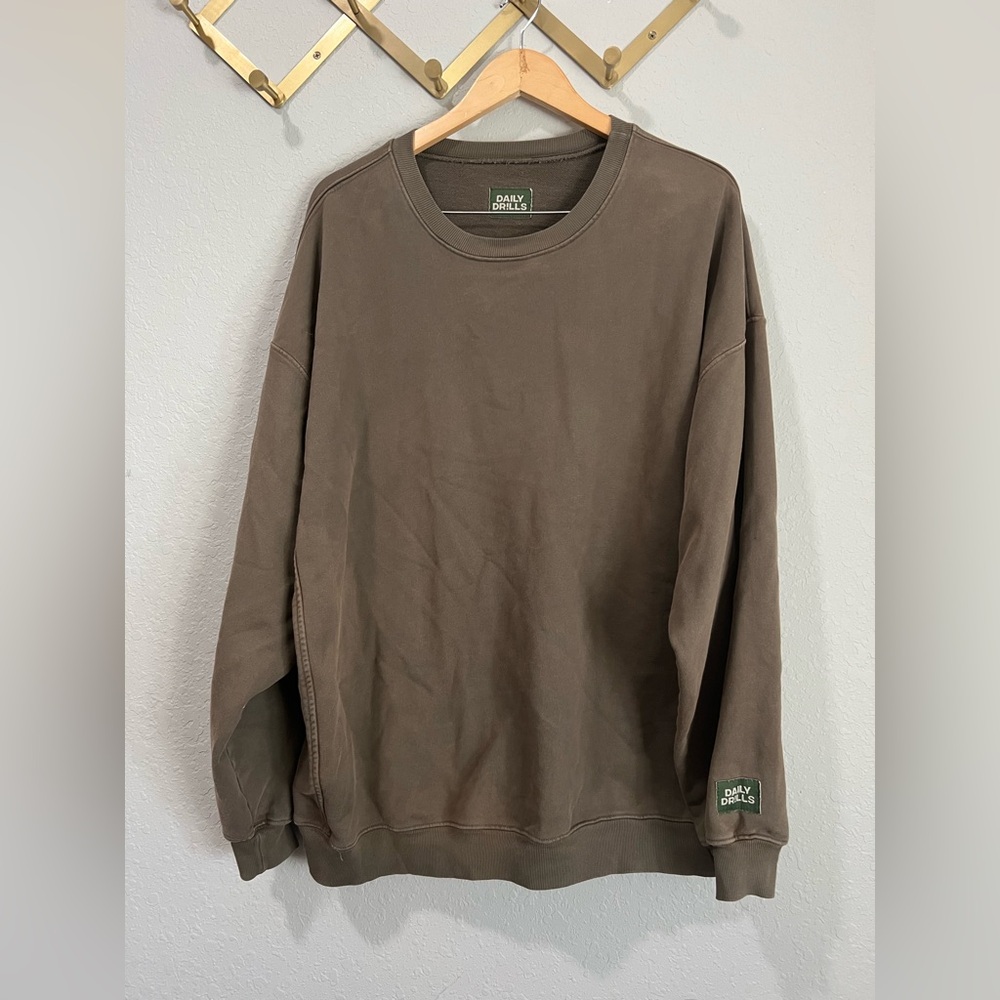 Daily Drills Crewneck - Picture 2 of 4